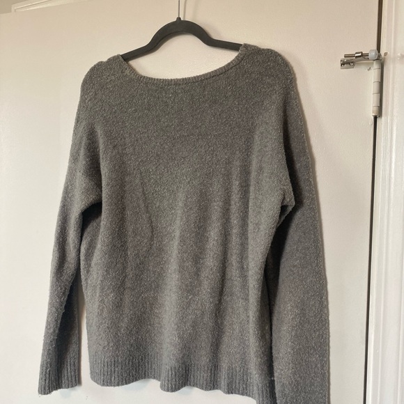 Women’s grey v neck sweater Loft size small - Picture 4 of 6